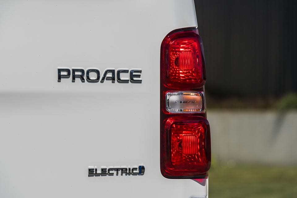 Sähkökäyttöinen Proace EV edustaa nykyaikaa – kaksi eri akkukokoa